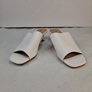 Journee Collection #006071 Kitten Heel Mules Women's 6 White Faux Leather Sandal